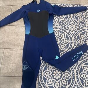 Roxy Women’s Wetsuit Size 10 5’7 -5’9 130-150 LBS Black Blue EUC Surfing Surf